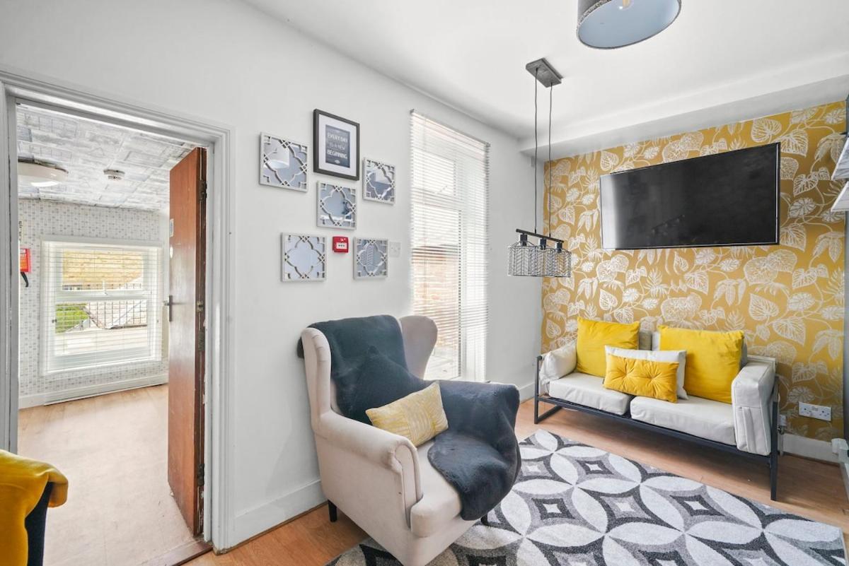 Apartment Spacious 5 Bed Centre Themed With Parking *