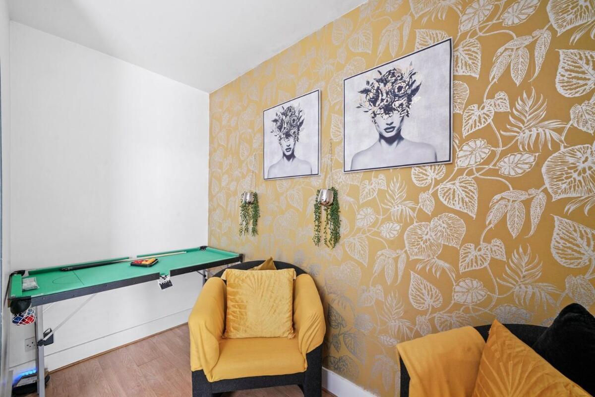 Spacious 5 Bed Centre Themed With Parking Canterbury
